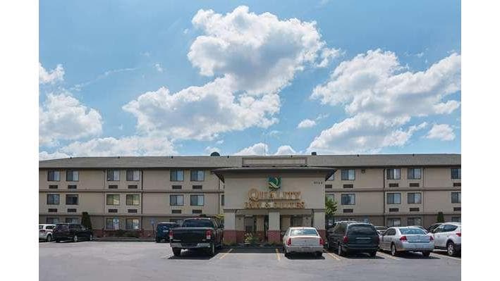 Quality Inn & Suites Detroit Metro Airport - Airport shuttle hotel near DTW
