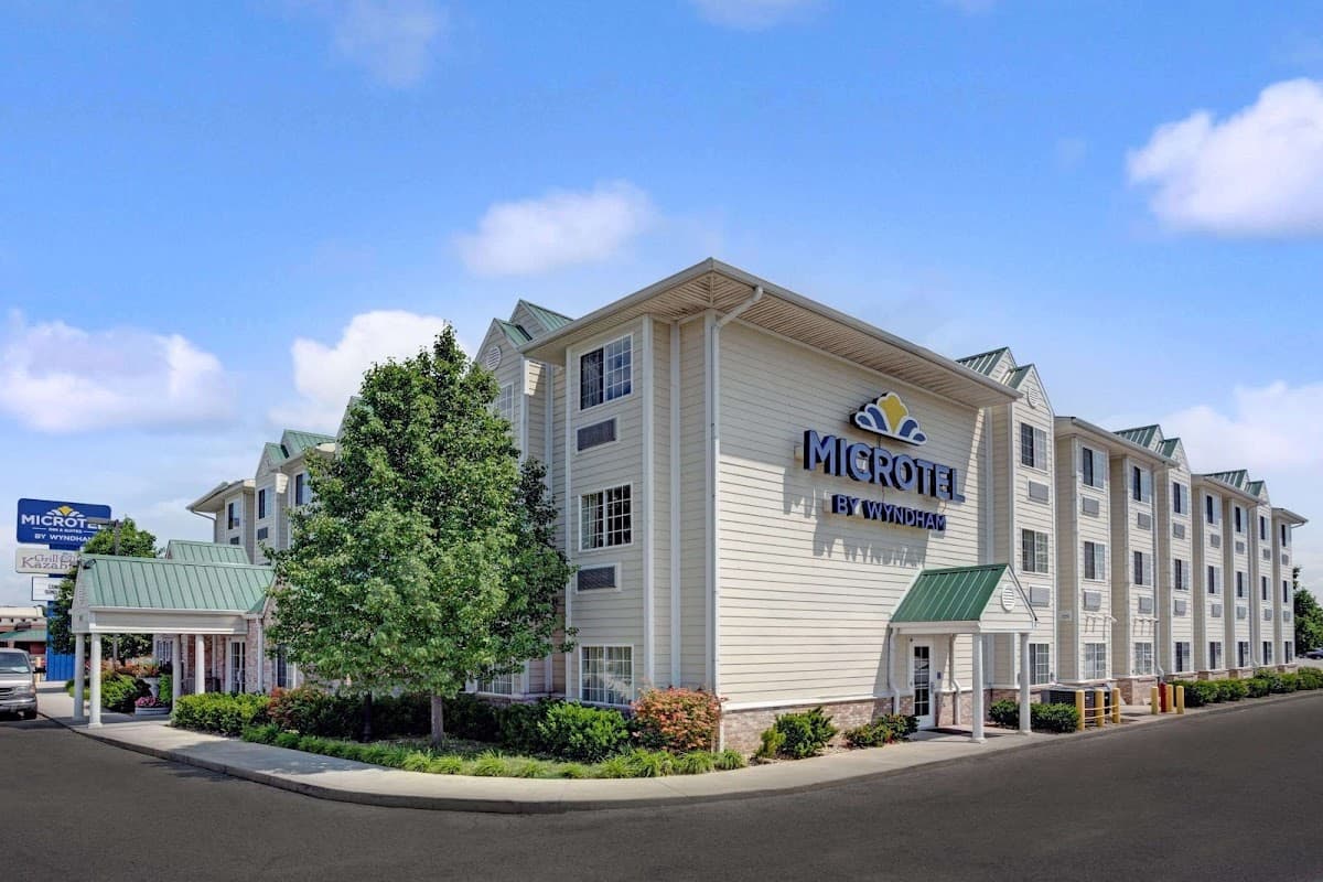 Microtel Inn & Suites by Wyndham Indianapolis Airport - Airport shuttle hotel near IND