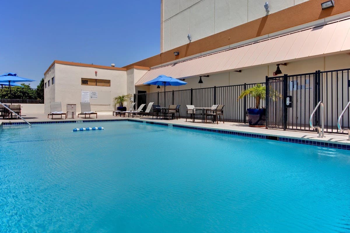 Holiday Inn Los Angeles - LAX Airport by IHG - Airport shuttle hotel near LAX