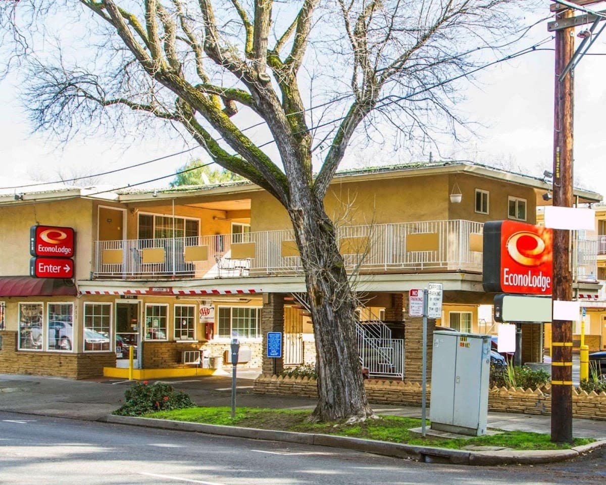 Econo Lodge Sacramento Convention Center - Airport shuttle hotel near SMF