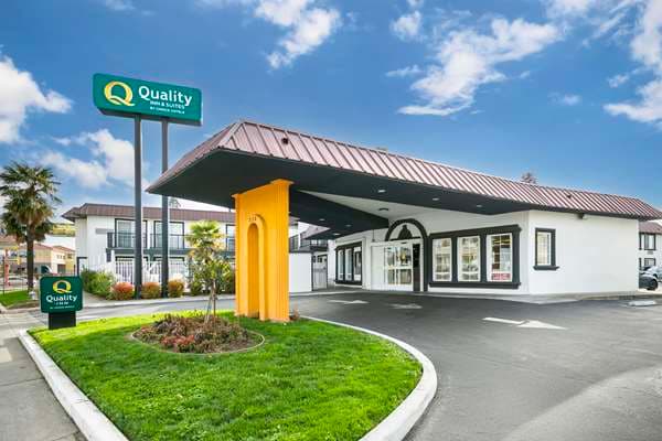 Quality Inn & Suites Sacramento Downtown Area - Airport shuttle hotel near SMF
