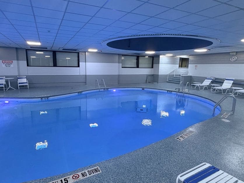 Royle Hotel Milwaukee Airport - Airport shuttle hotel near MKE