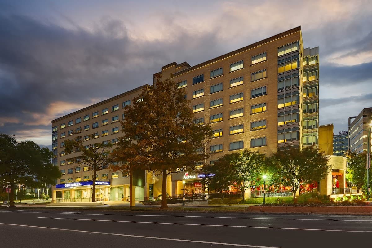 DoubleTree by Hilton St. Louis Forest Park - Airport shuttle hotel near STL