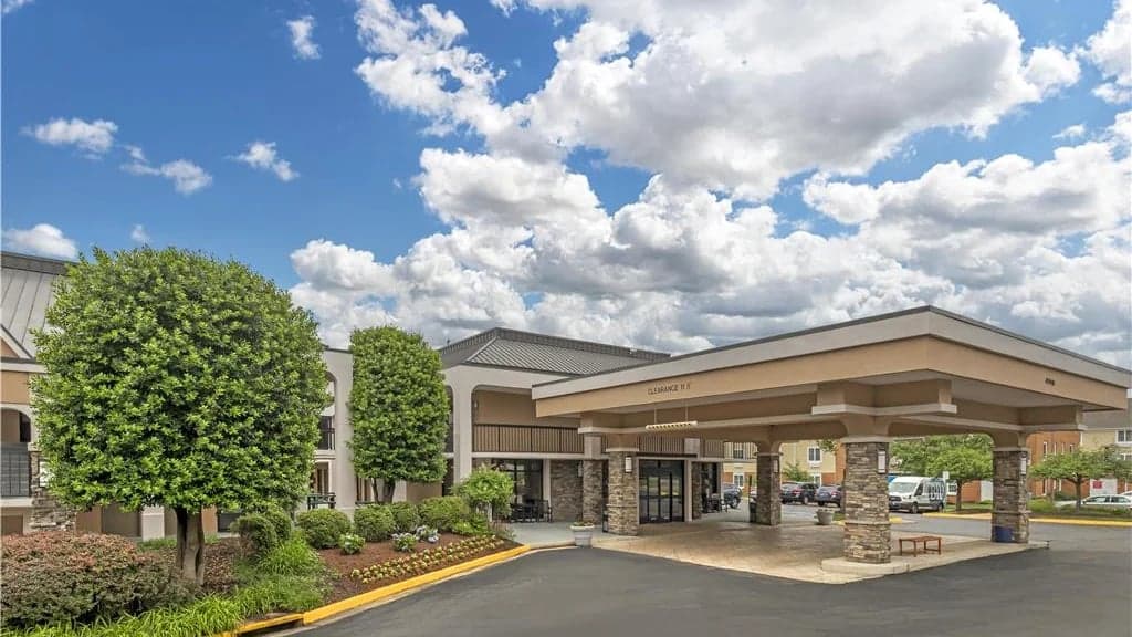 Best Western Dulles Airport Inn - Airport shuttle hotel near IAD