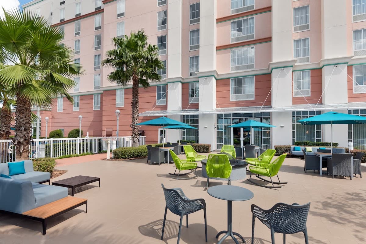 Hampton Inn & Suites Orlando Airport @ Gateway Village - Airport shuttle hotel near MCO