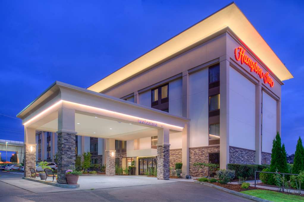 Hampton Inn Seattle-Airport - Airport shuttle hotel near SEA