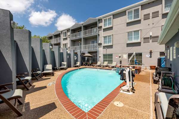 Comfort Suites DFW Airport - Airport shuttle hotel near DFW