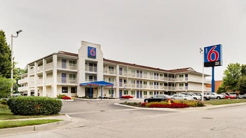 Motel 6 Linthicum Heights, MD - BWI Airport - Airport shuttle hotel near BWI