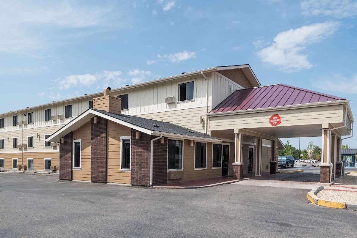 Super 8 by Wyndham Boise - Airport shuttle hotel near BOI