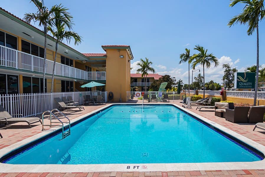 Quality Inn & Suites Airport Cruise Port Hollywood - Airport shuttle hotel near FLL