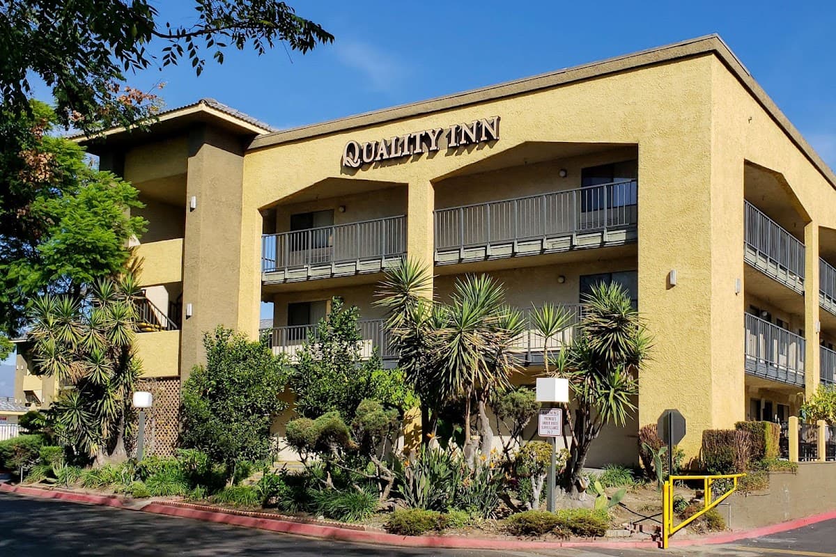 Quality Inn Ontario Airport Convention Center - Airport shuttle hotel near ONT