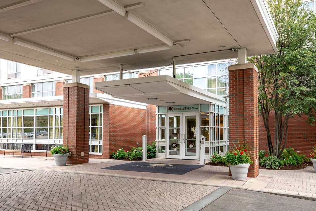 DoubleTree by Hilton Boston Bayside - Airport shuttle hotel near BOS