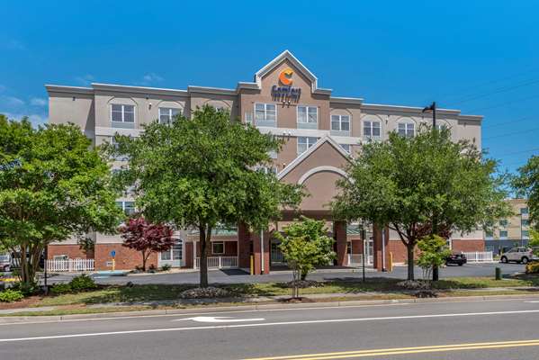 Comfort Inn & Suites Virginia Beach - Norfolk Airport - Airport shuttle hotel near ORF