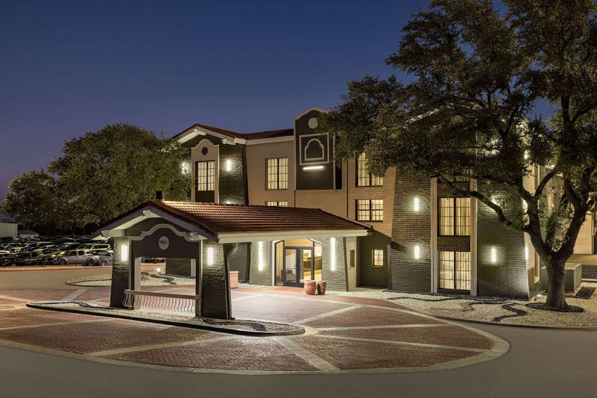 La Quinta Inn by Wyndham San Antonio I-35 N at Toepperwein - Airport shuttle hotel near SAT