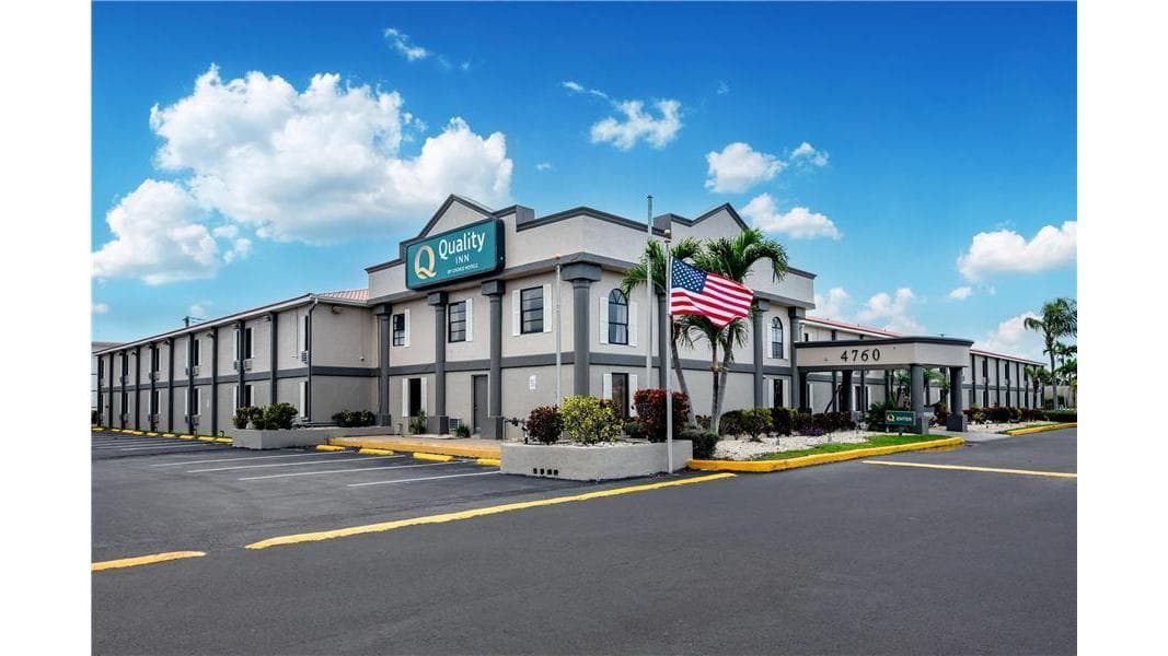 Quality Inn Fort Myers Cape Coral - Airport shuttle hotel near RSW