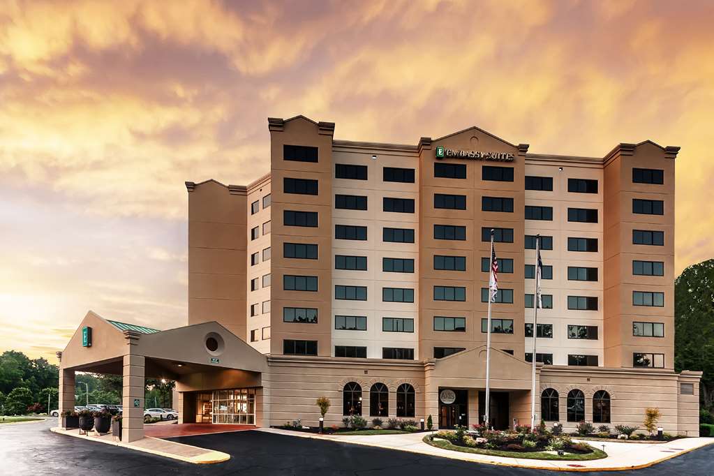 Embassy Suites by Hilton Raleigh Crabtree - Airport shuttle hotel near RDU