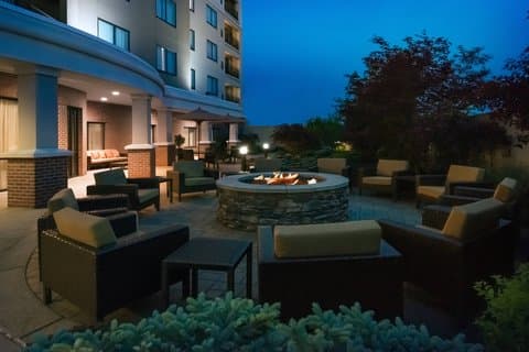 Courtyard by Marriott Buffalo Airport - Airport shuttle hotel near BUF