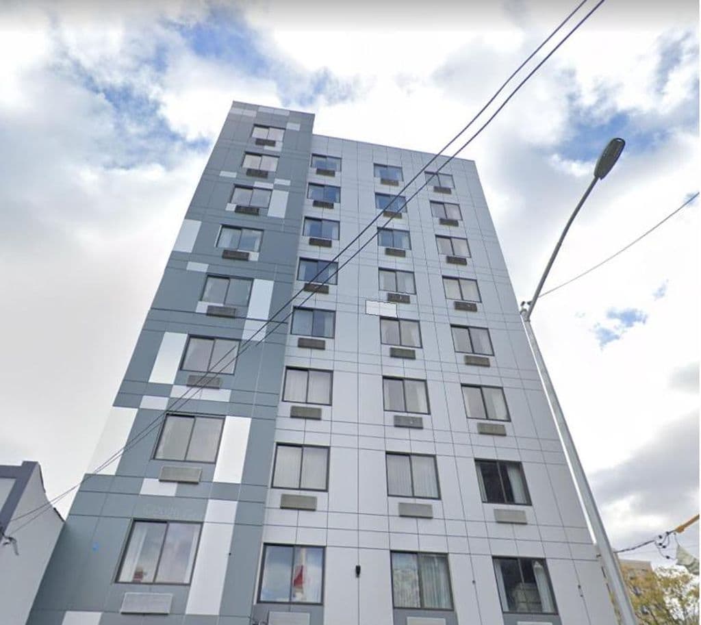 Deluxe Inn & Suites - Long Island City NYC - Airport shuttle hotel near LGA