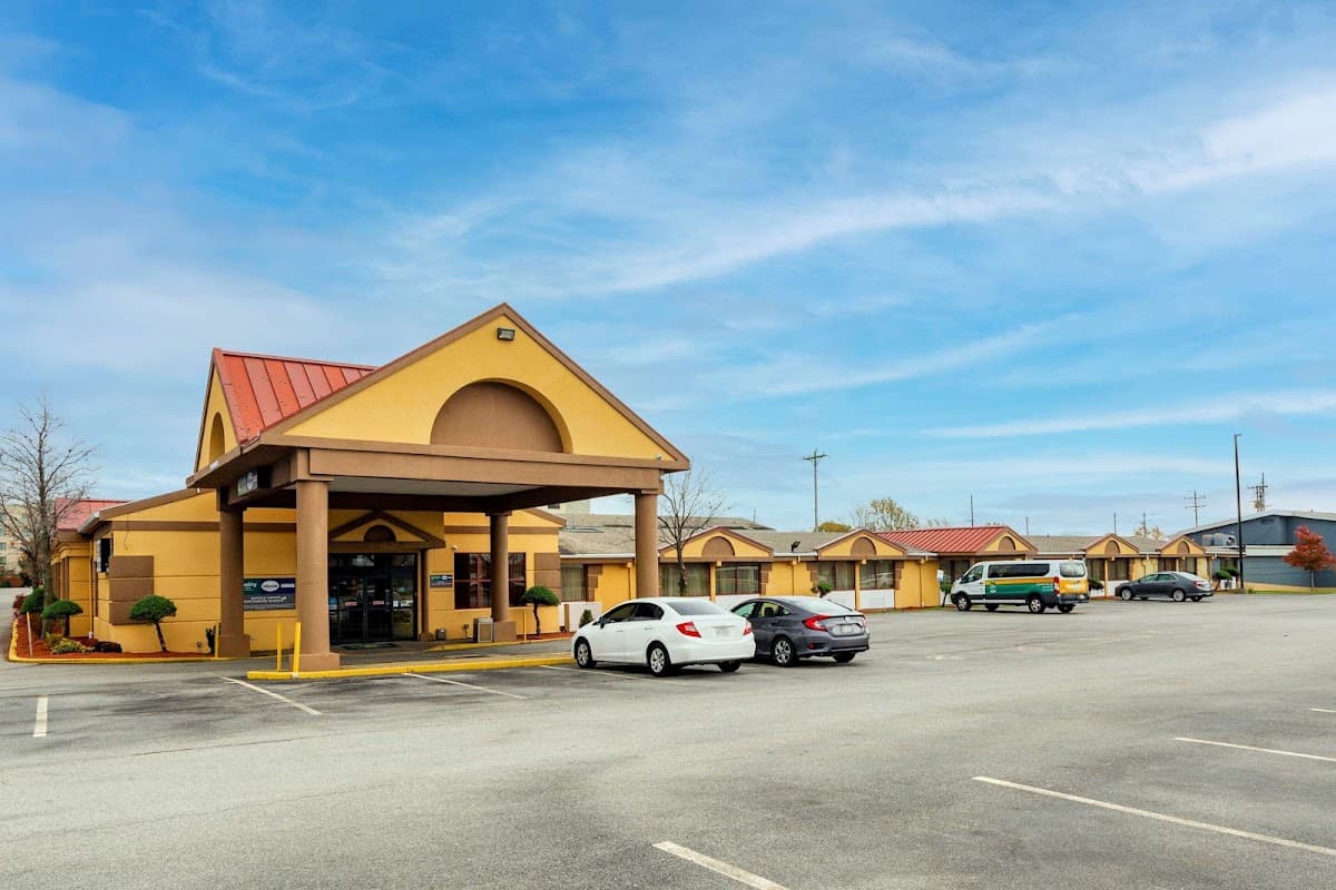 Suburban Studios Buffalo Airport - Airport shuttle hotel near BUF