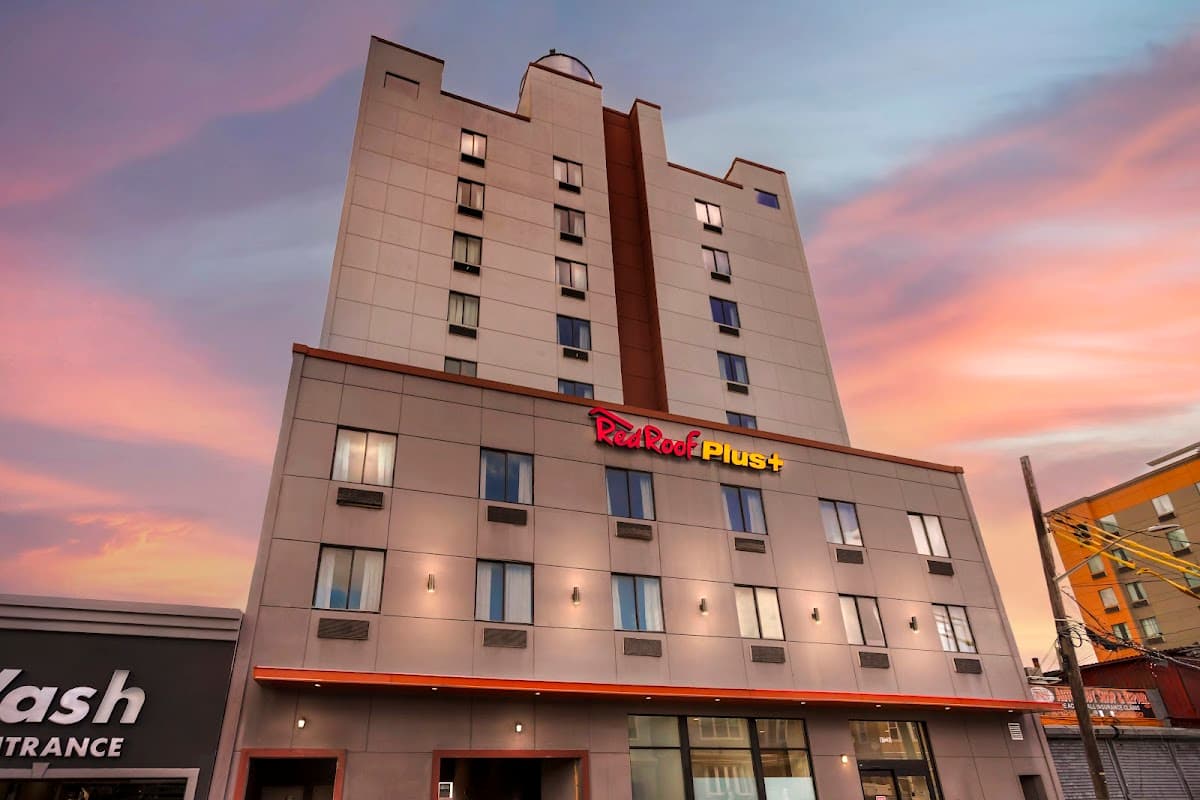Red Roof PLUS+ Jamaica, NY - JFK Airport - Airport shuttle hotel near LGA