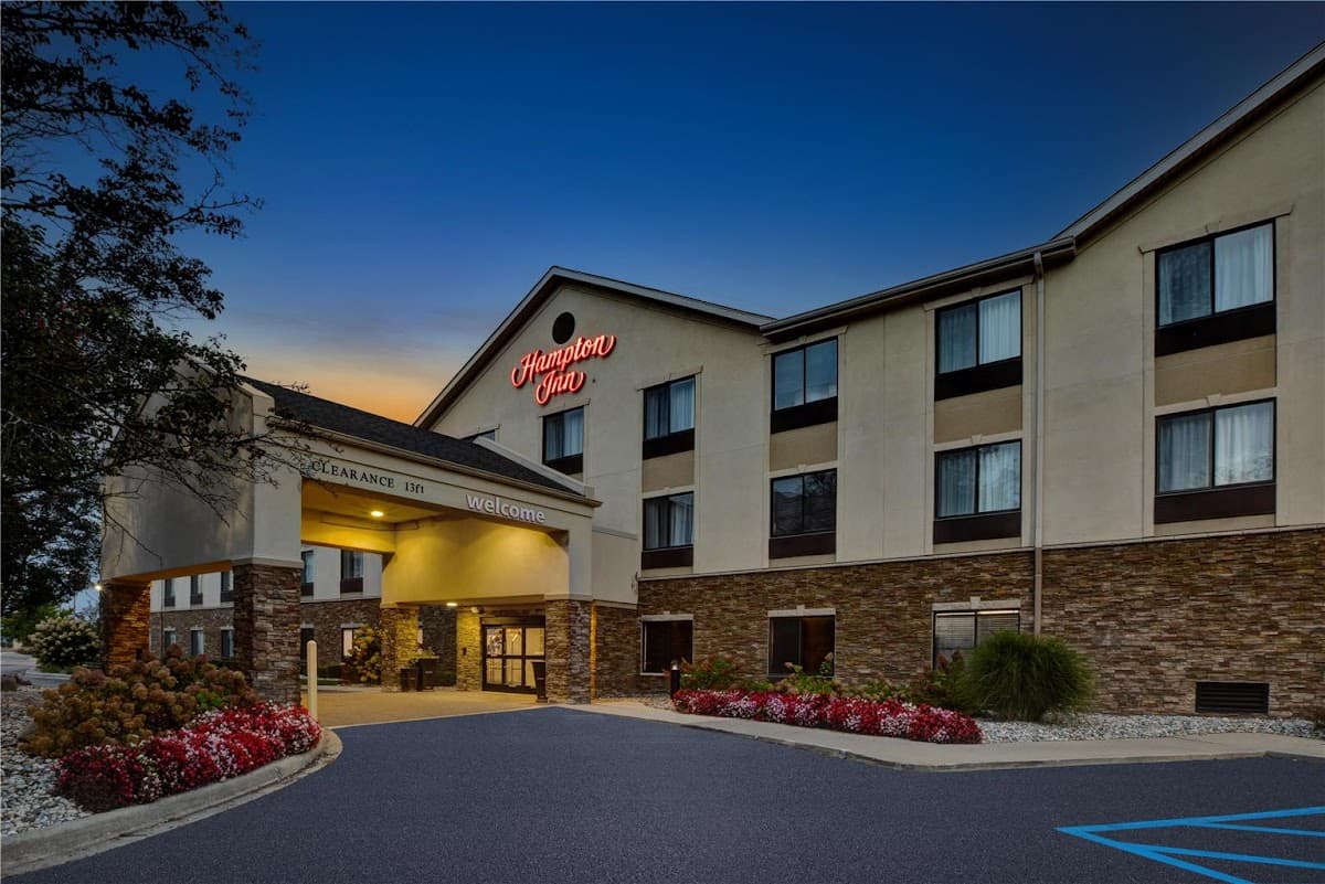Hampton Inn Detroit/Belleville-Airport Area - Airport shuttle hotel near DTW