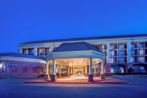 Sheraton Music City Nashville Airport - Airport shuttle hotel near BNA
