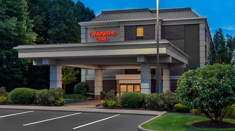 Hampton Inn Hartford/Airport - Airport shuttle hotel near BDL