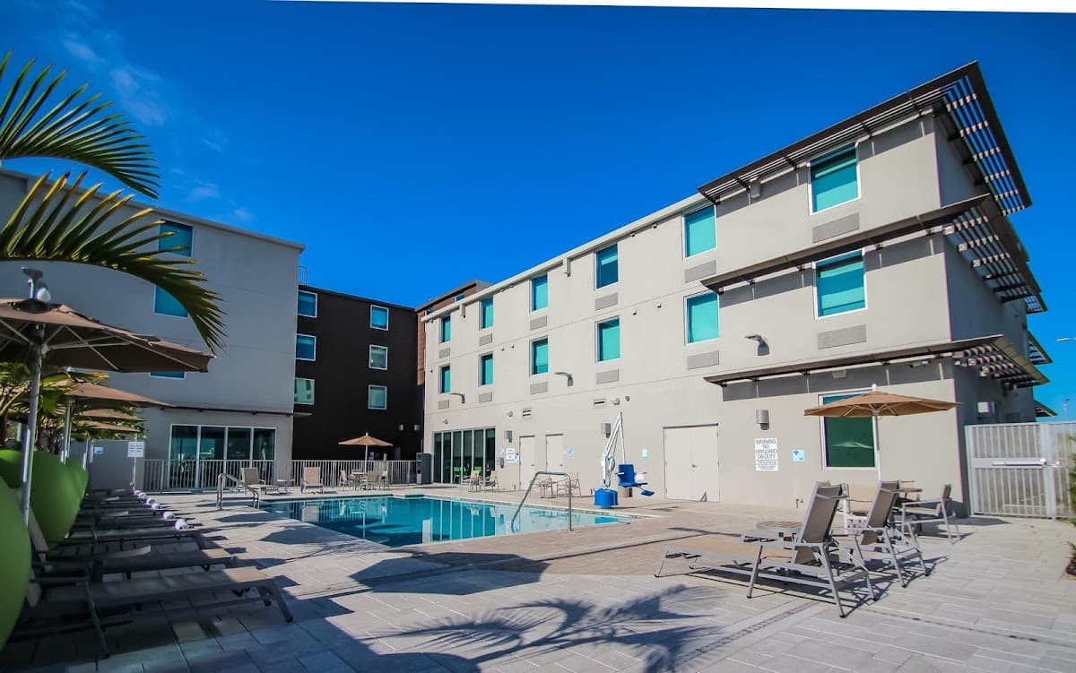 Holiday Inn Express & Suites Miami Airport East by IHG - Airport shuttle hotel near MIA