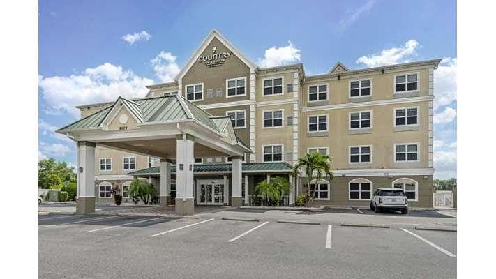 Country Inn & Suites by Radisson, Tampa Airport North, FL - Airport shuttle hotel near TPA