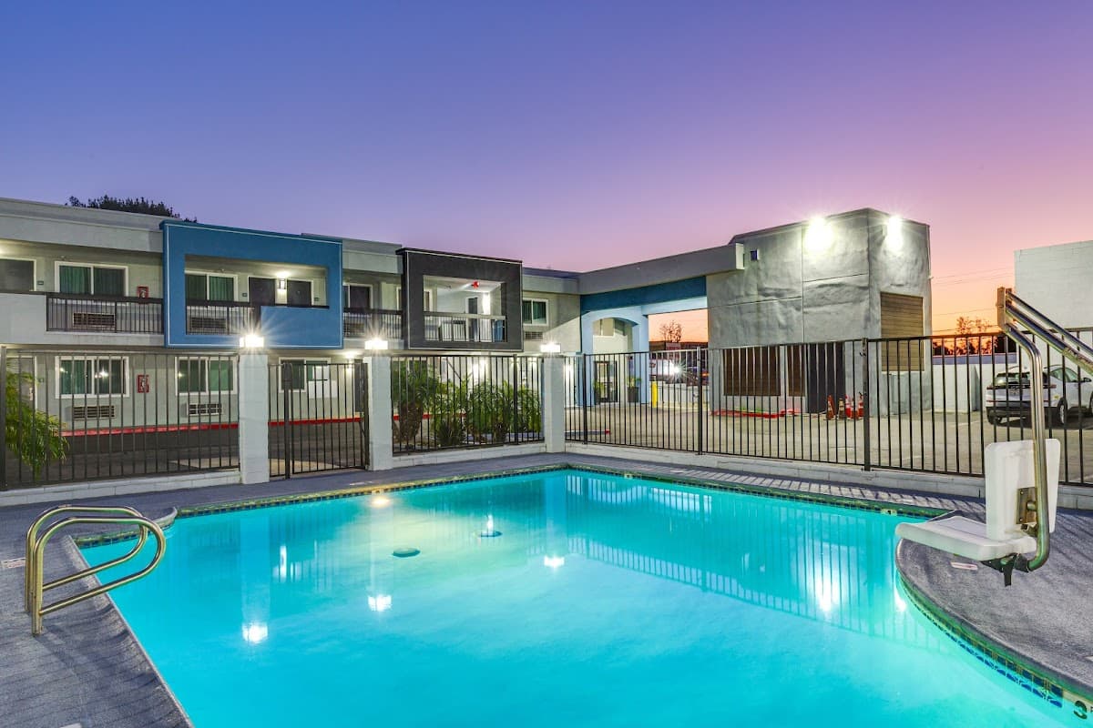 Hotel Seville - Ontario Airport/Chino - Airport shuttle hotel near ONT