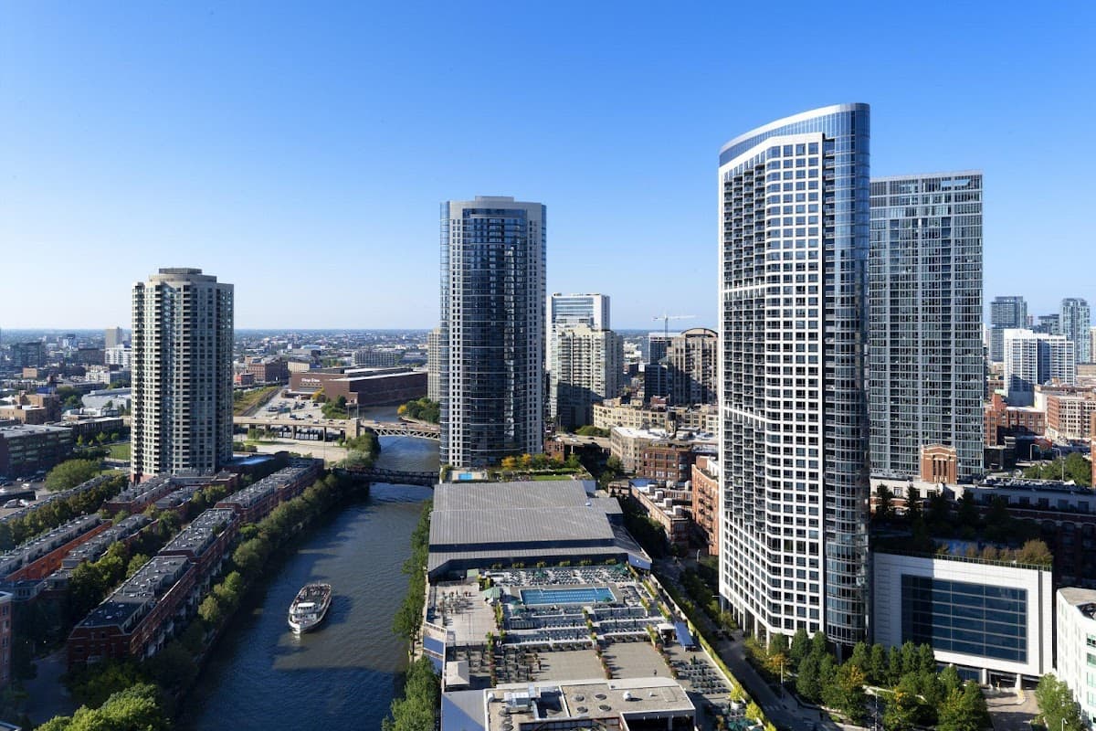 Holiday Inn Chicago Dwtn - the Mart by IHG - Airport shuttle hotel near ORD