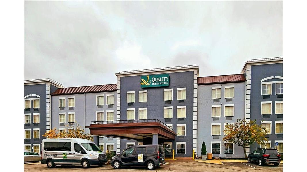 Quality Inn & Suites CVG Airport - Airport shuttle hotel near CVG