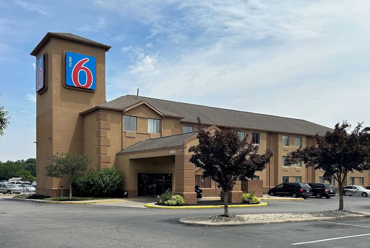 Motel 6 Indianapolis, IN - Airport - Airport shuttle hotel near IND