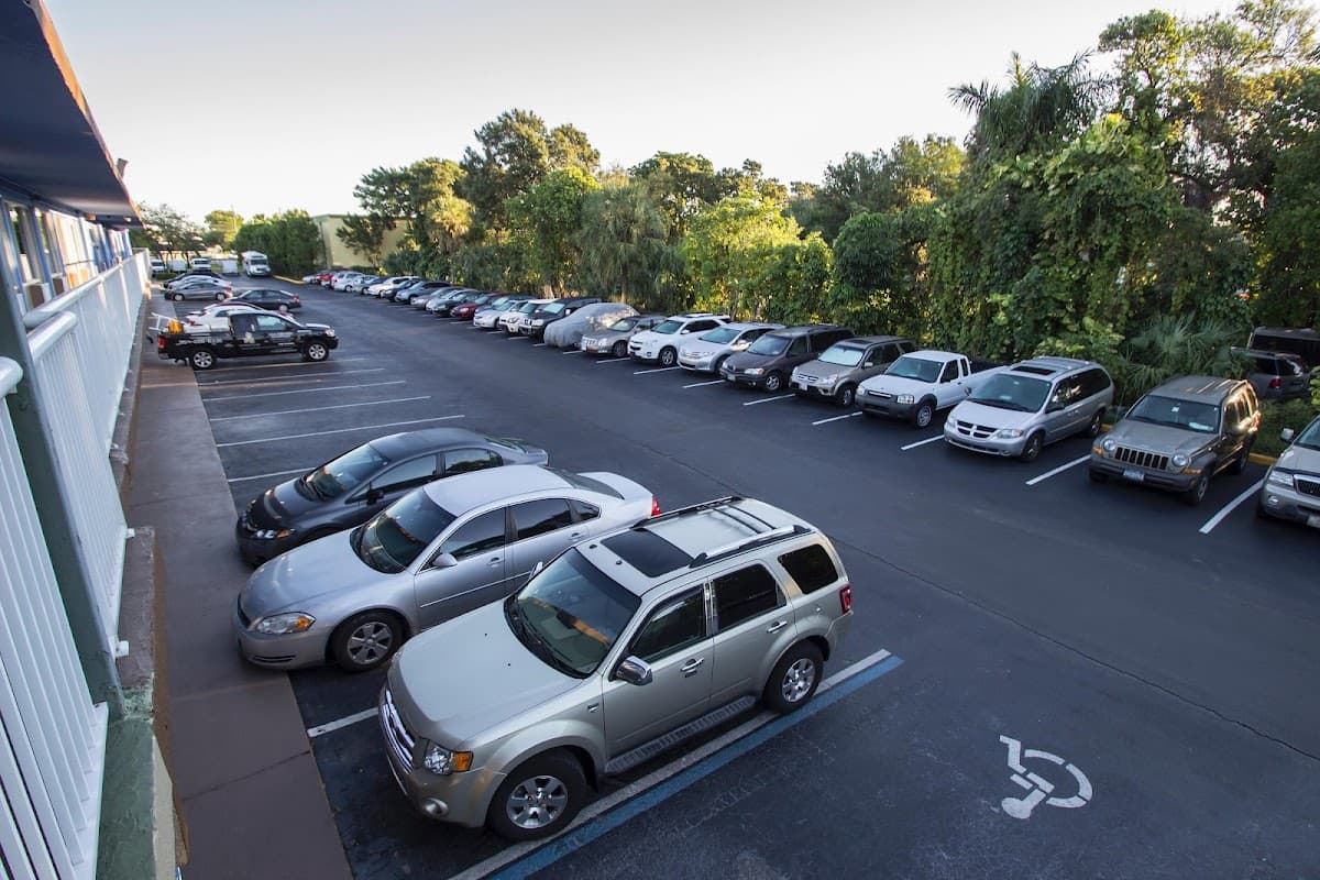 Rodeway Inn & Suites - Airport shuttle hotel near FLL