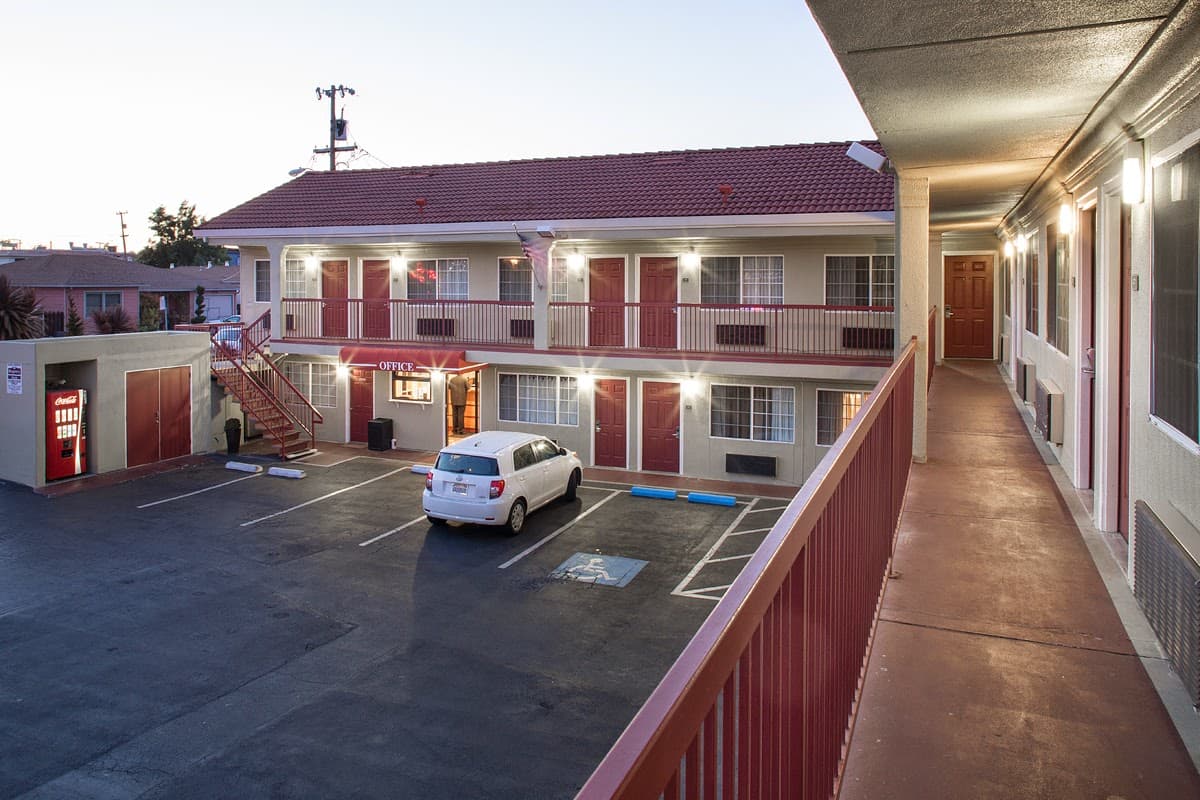 Regency Inn - Airport shuttle hotel near SFO