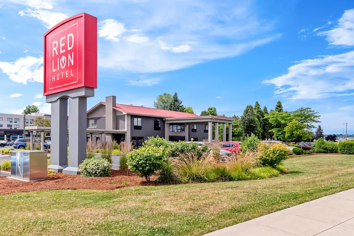 Red Lion Hotel Portland Airport - Airport shuttle hotel near PDX