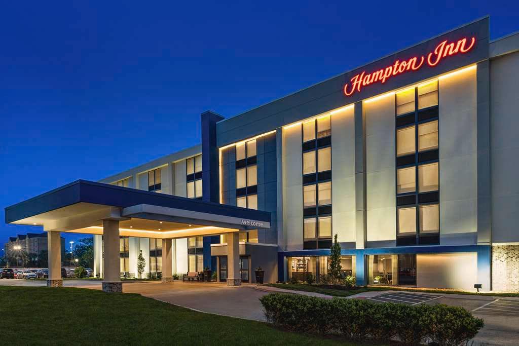 Hampton Inn Chicago-O'Hare International Airport - Airport shuttle hotel near ORD