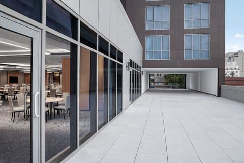 Four Points by Sheraton Flushing - Airport shuttle hotel near LGA