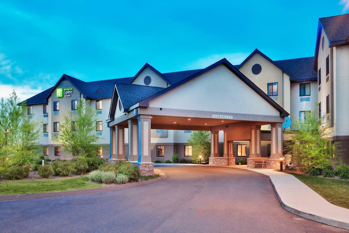 Holiday Inn Express & Suites Bradley Airport by IHG - Airport shuttle hotel near BDL