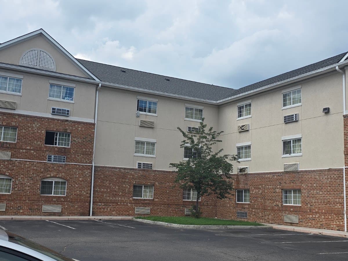 Studio 6 Richmond, VA - I-64 West - Airport shuttle hotel near RIC