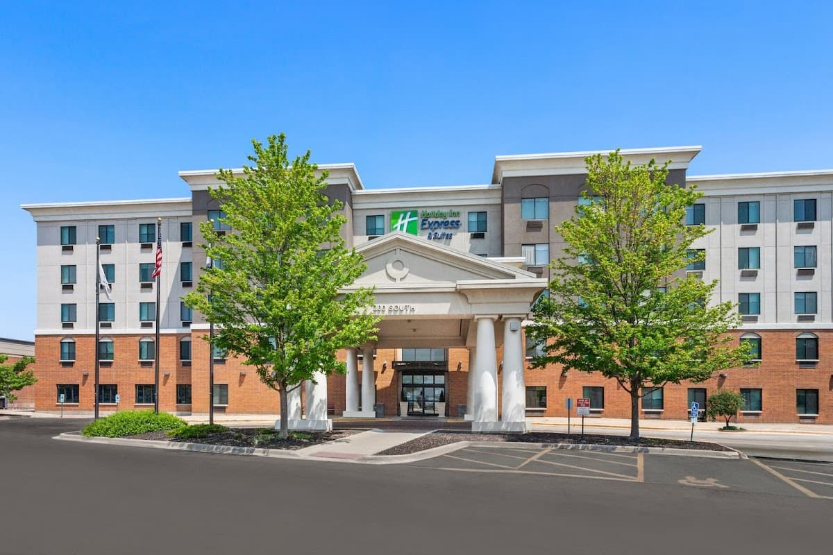 Holiday Inn Express & Suites Chicago West-O'Hare Arpt Area by IHG - Airport shuttle hotel near ORD