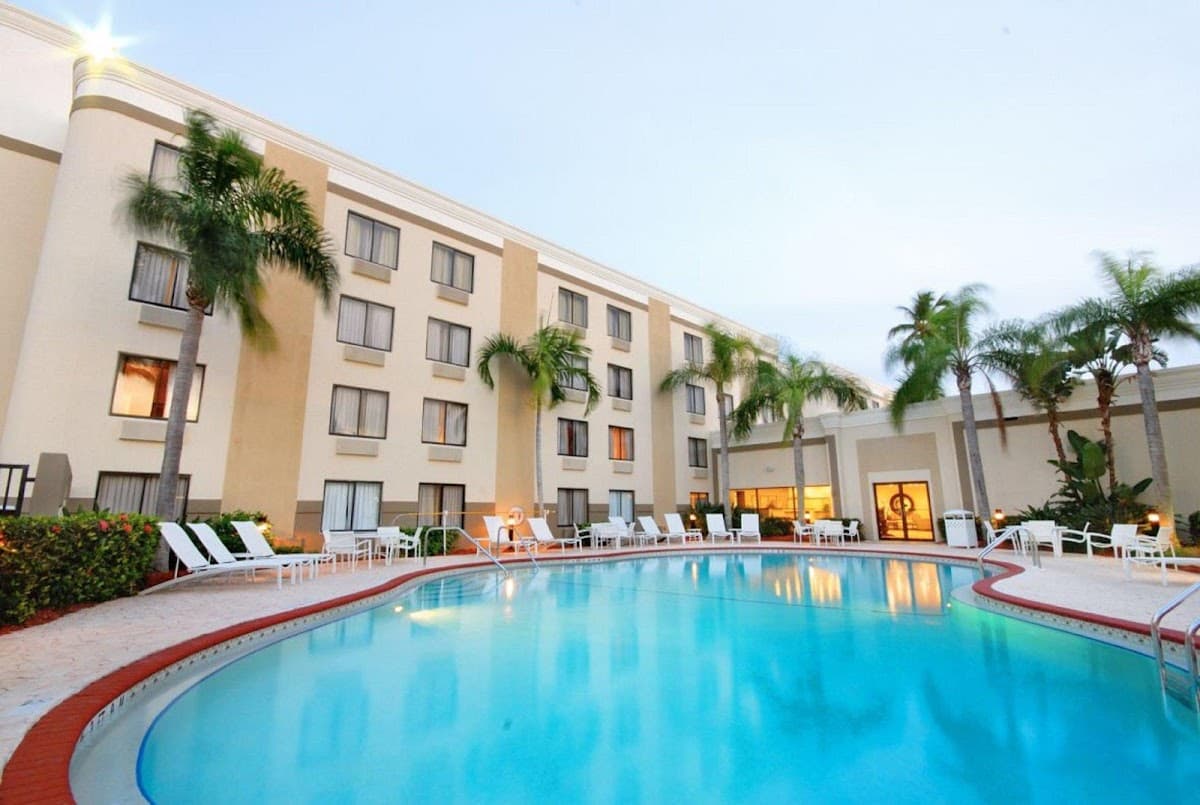 Holiday Inn Fort Myers - Downtown Area by IHG - Airport shuttle hotel near RSW