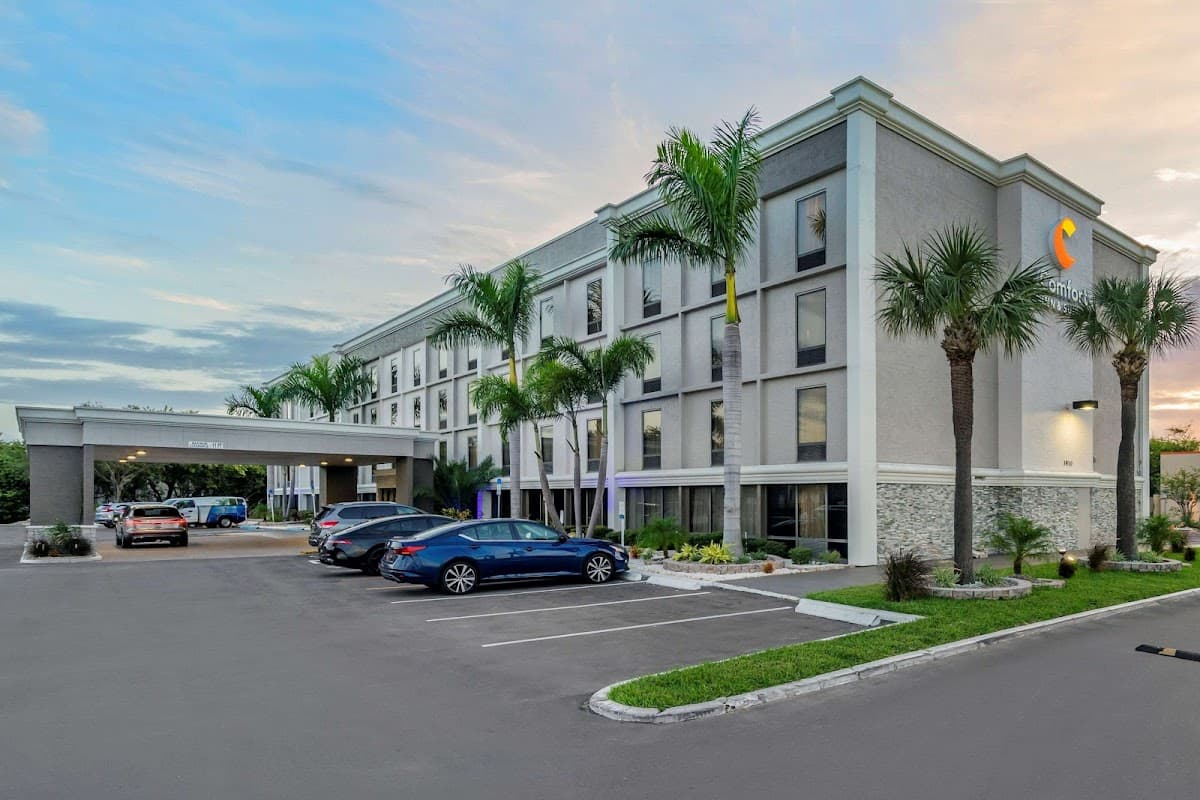 Comfort Inn & Suites St. Pete - Clearwater International Airport - Airport shuttle hotel near TPA