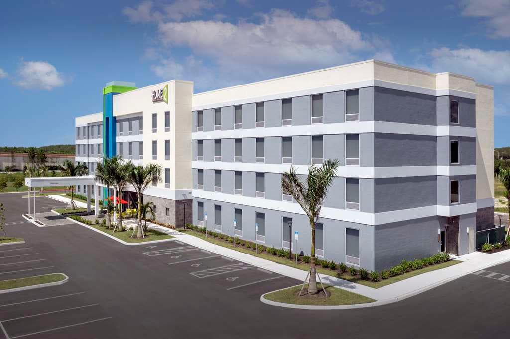 Home2 Suites by Hilton Fort Myers Airport - Airport shuttle hotel near RSW