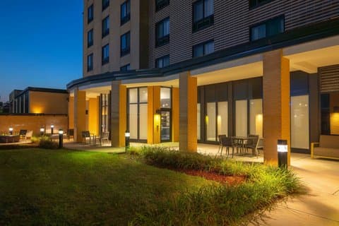 Courtyard by Marriott Boston-South Boston - Airport shuttle hotel near BOS