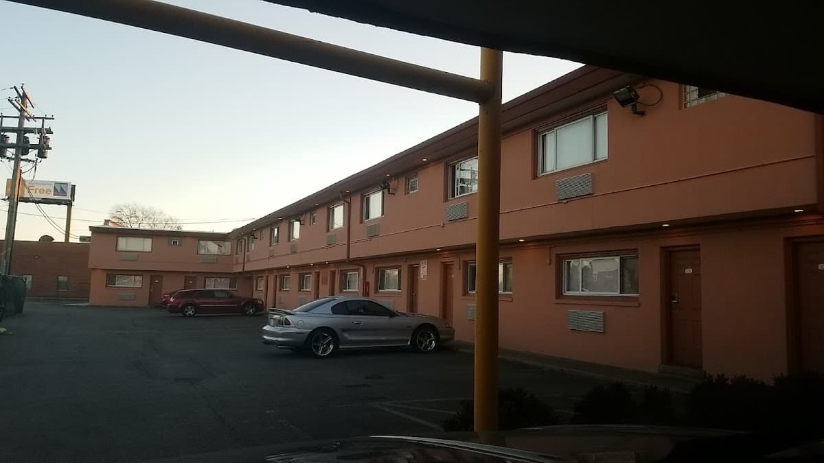 Skylark Motel - Airport shuttle hotel near MDW