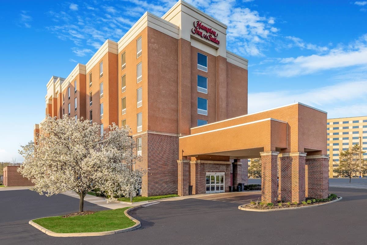 Hampton Inn & Suites Detroit/Airport-Romulus - Airport shuttle hotel near DTW