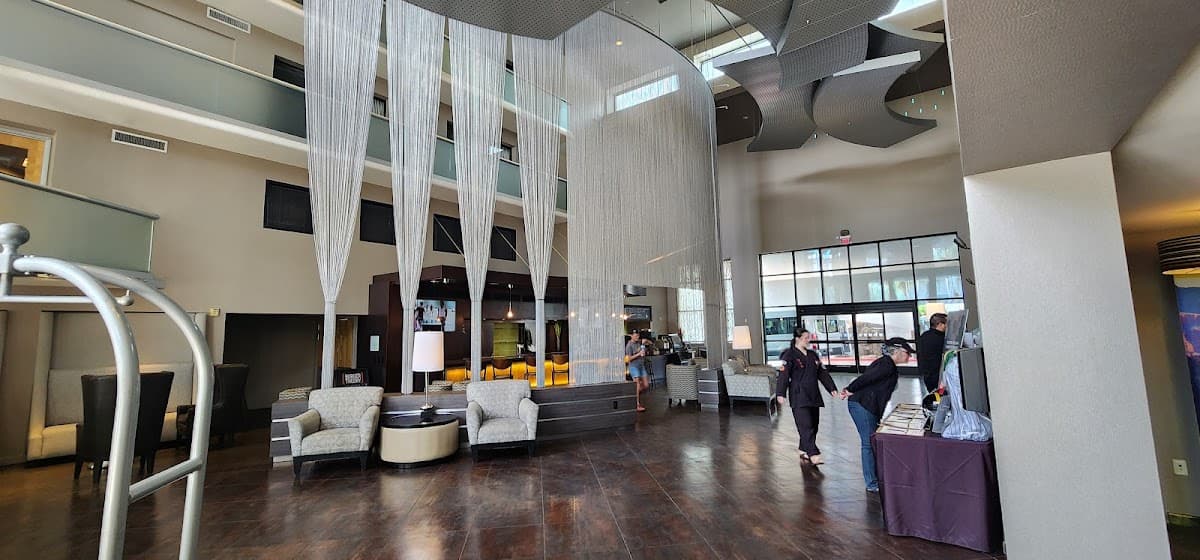 Holiday Inn & Suites Phoenix Airport North - Airport shuttle hotel near PHX