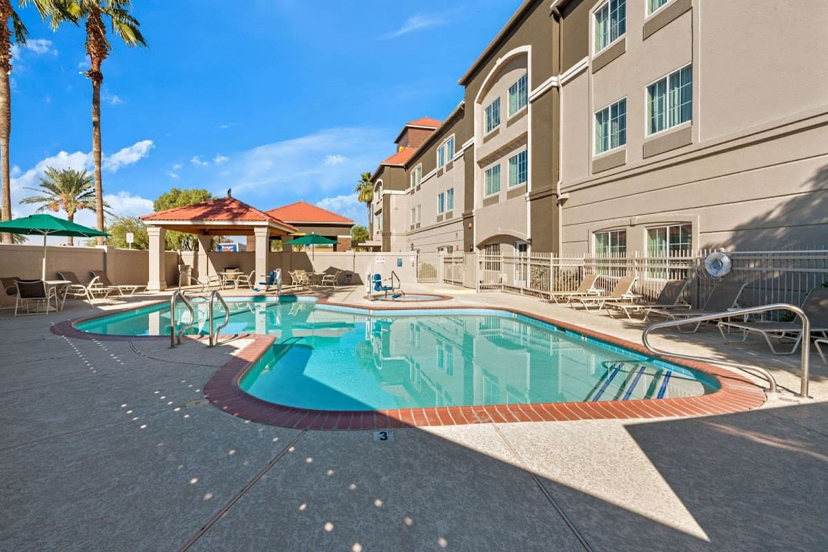 La Quinta Inn & Suites by Wyndham Phoenix I-10 West - Airport shuttle hotel near PHX