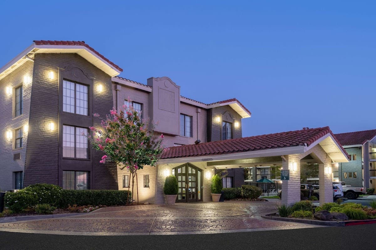 La Quinta Inn by Wyndham Sacramento North - Airport shuttle hotel near SMF